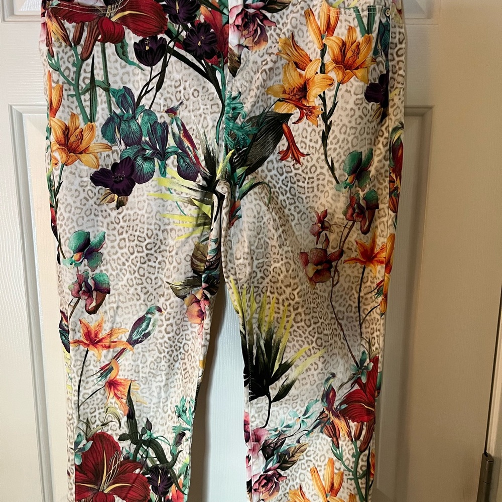 Chico’s size 1.5 Platinum Crop Pant Floral